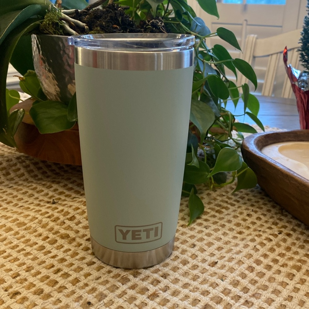 Yeti 20oz tumbler with slide lid